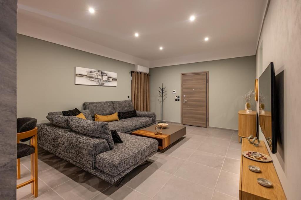 Smaragdi Luxury Jacuzzi Apartment Noho Premium Living เอเธนส์ ภายนอก รูปภาพ