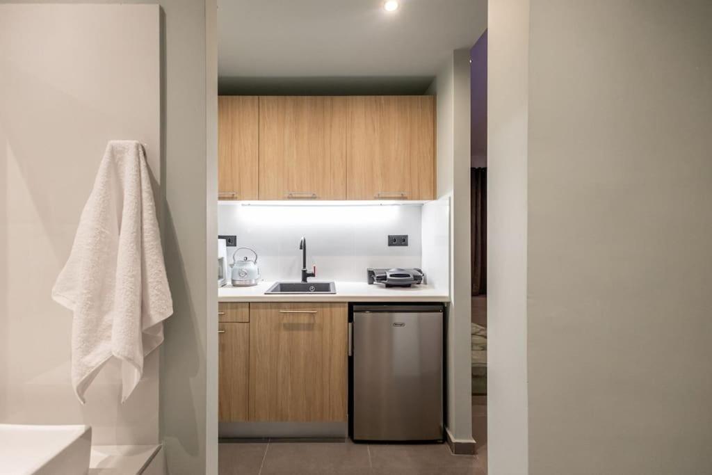Smaragdi Luxury Jacuzzi Apartment Noho Premium Living เอเธนส์ ภายนอก รูปภาพ