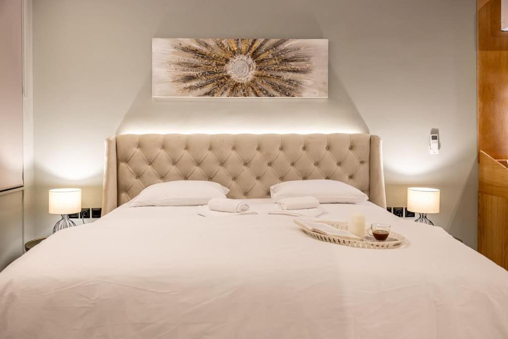 Smaragdi Luxury Jacuzzi Apartment Noho Premium Living เอเธนส์ ภายนอก รูปภาพ