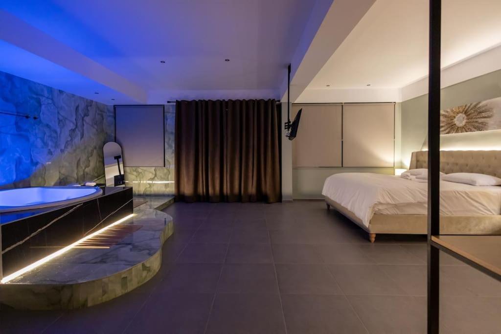 Smaragdi Luxury Jacuzzi Apartment Noho Premium Living เอเธนส์ ภายนอก รูปภาพ
