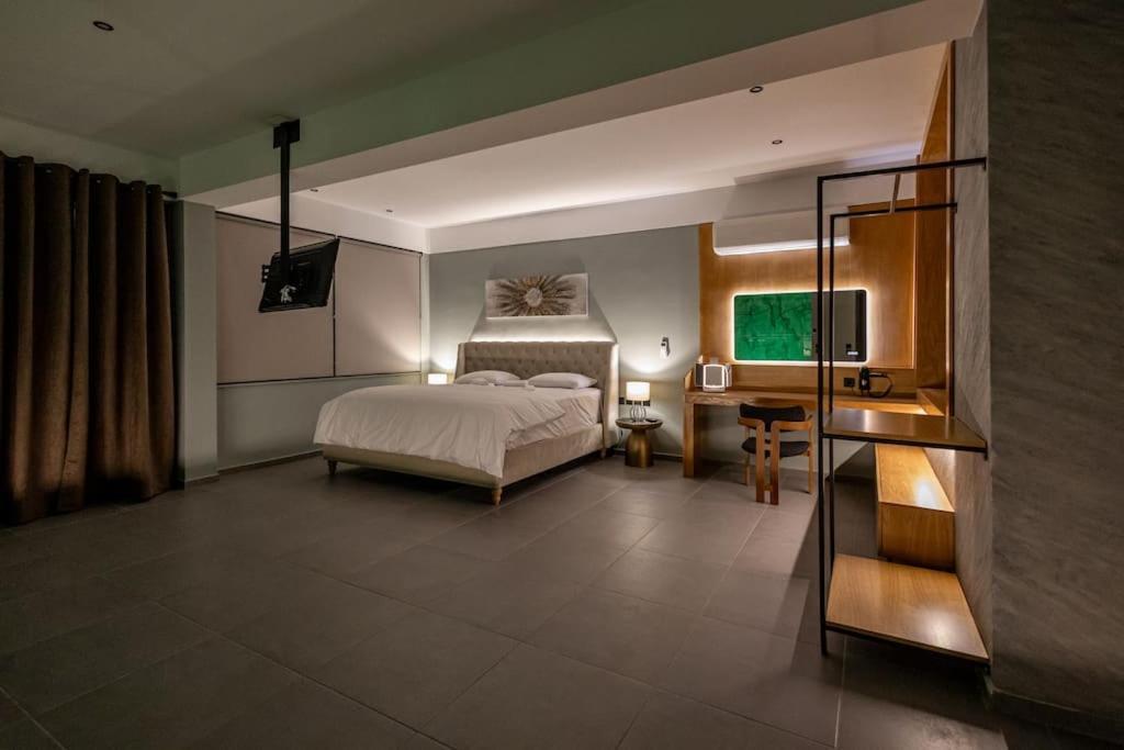 Smaragdi Luxury Jacuzzi Apartment Noho Premium Living เอเธนส์ ภายนอก รูปภาพ