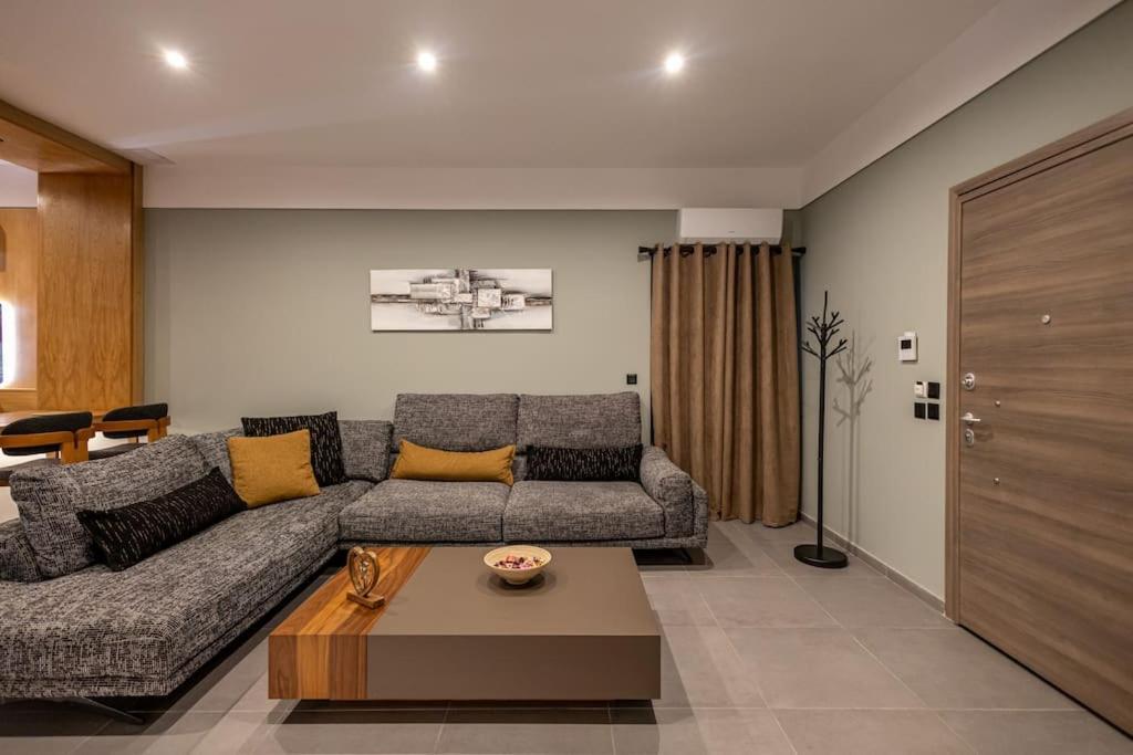 Smaragdi Luxury Jacuzzi Apartment Noho Premium Living เอเธนส์ ภายนอก รูปภาพ