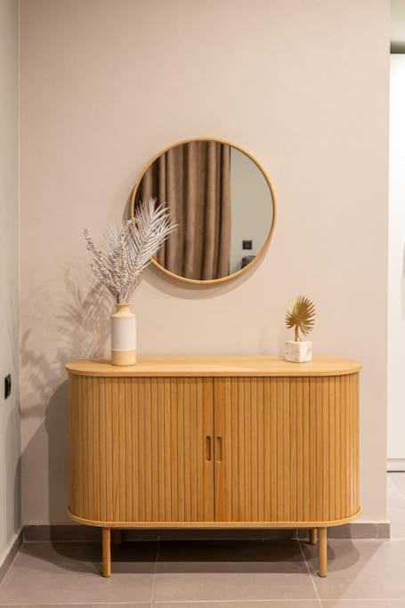 Smaragdi Luxury Jacuzzi Apartment Noho Premium Living เอเธนส์ ภายนอก รูปภาพ