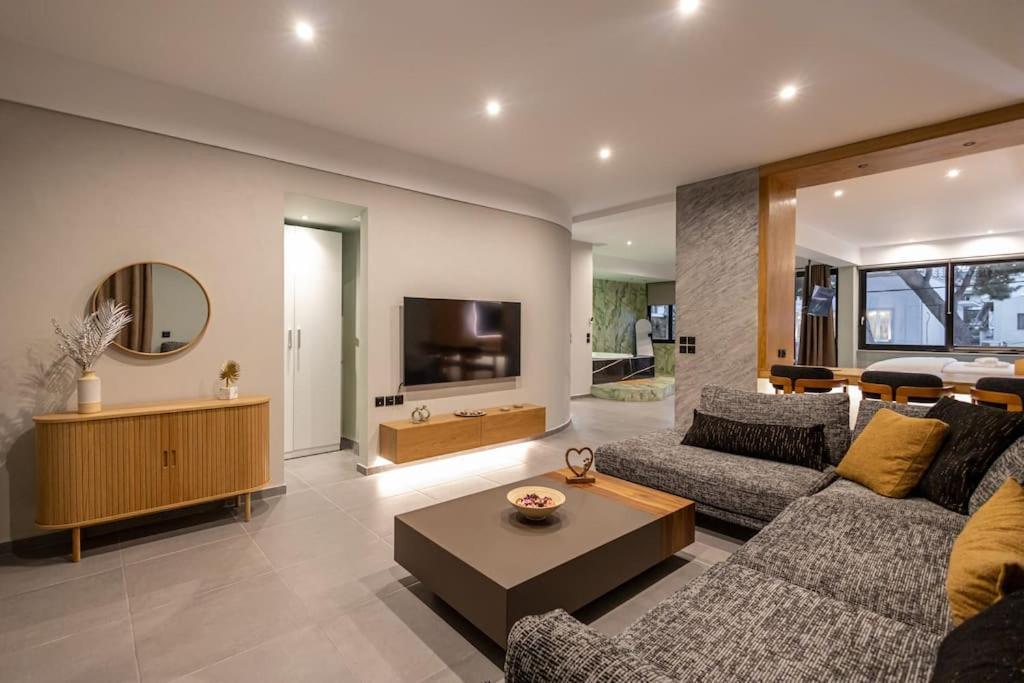 Smaragdi Luxury Jacuzzi Apartment Noho Premium Living เอเธนส์ ภายนอก รูปภาพ